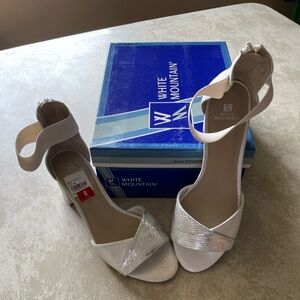 New White Mountain silver dress shoes. Size 8M.